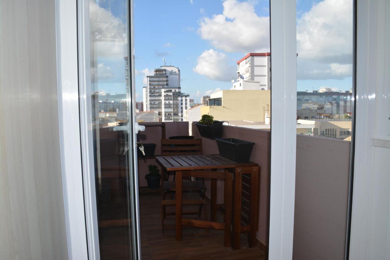 M&H Loft - Apartamento T2 Em セトゥーバル エクステリア 写真