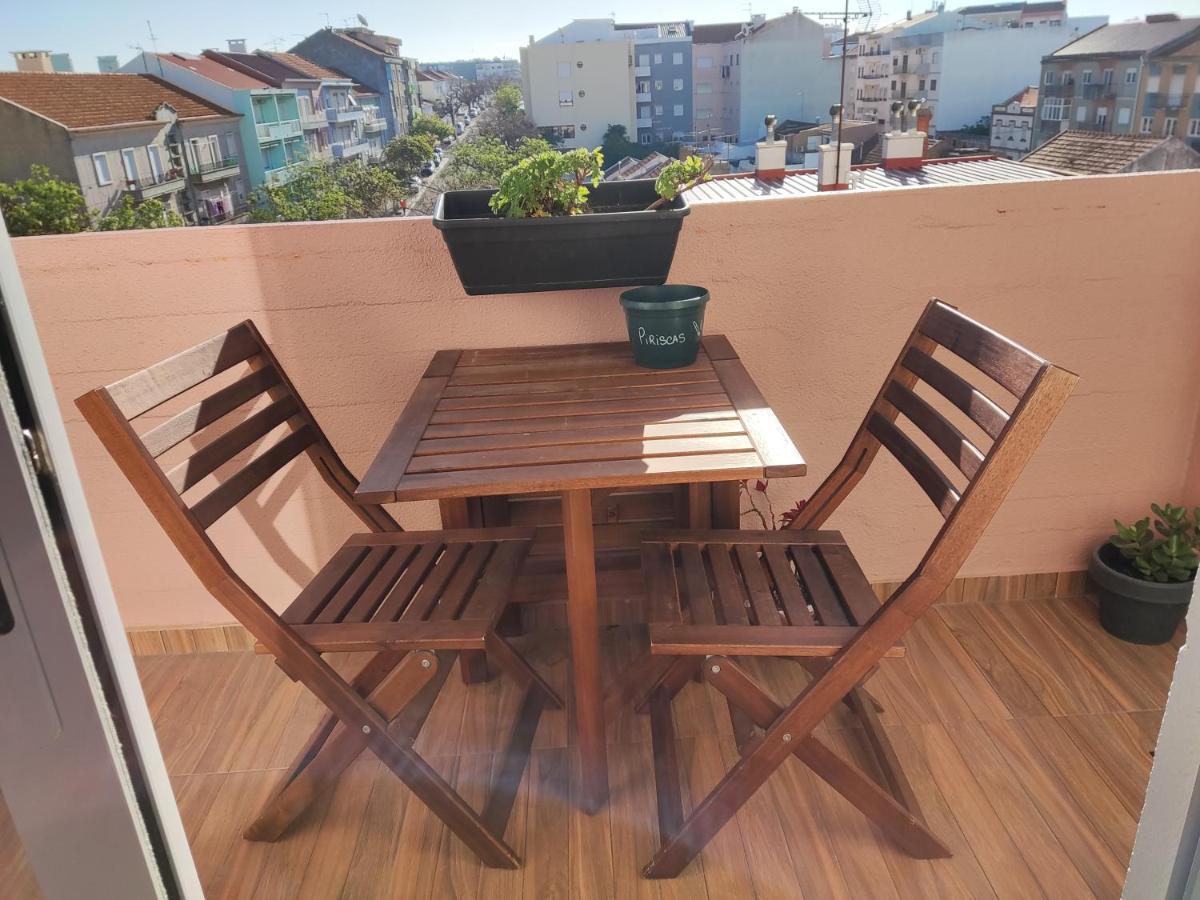 M&H Loft - Apartamento T2 Em セトゥーバル エクステリア 写真